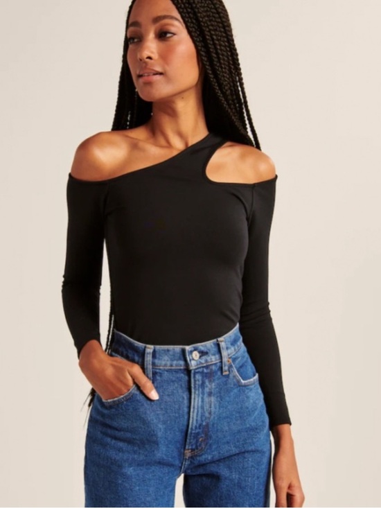 Abercrombie & Fitch Tops - Abercrombie & Fitch Asymmetric Cutout Off The Shoulder Top Black S